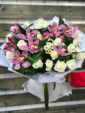 Букет цветов из: Розы и Хризантемы в Анциферово