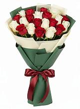 Букет Микс из красных и белых роз в Анциферово