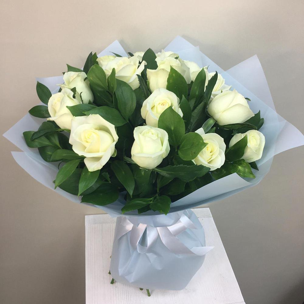 Букет 15 Белых роз Проуд в Анциферово