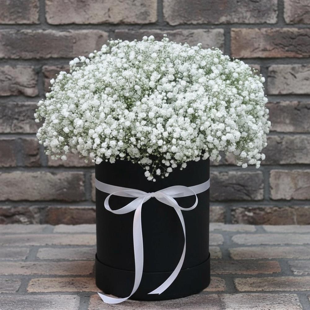 Цветочная композиция из Гипсофила в шляпной коробке в Анциферово