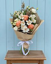 Букет цветов из:  Альстромерии, Лизиантусы, Розы и Хризантемы в Анциферово
