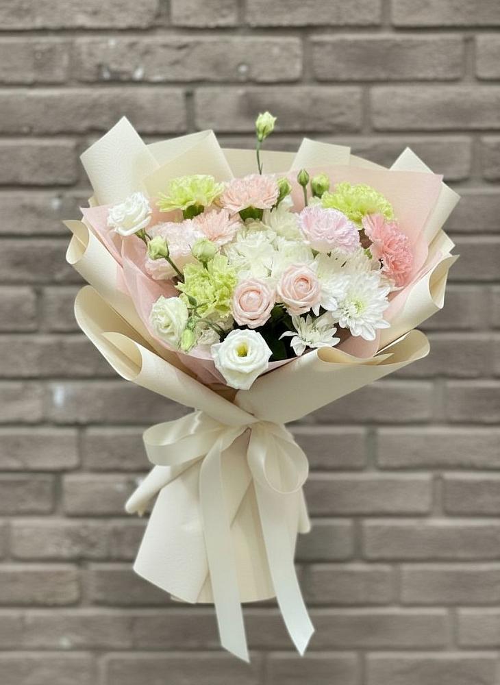 Букет цветов из: Гвоздики, Розы, Лизиантусы и Хризантемы в Анциферово