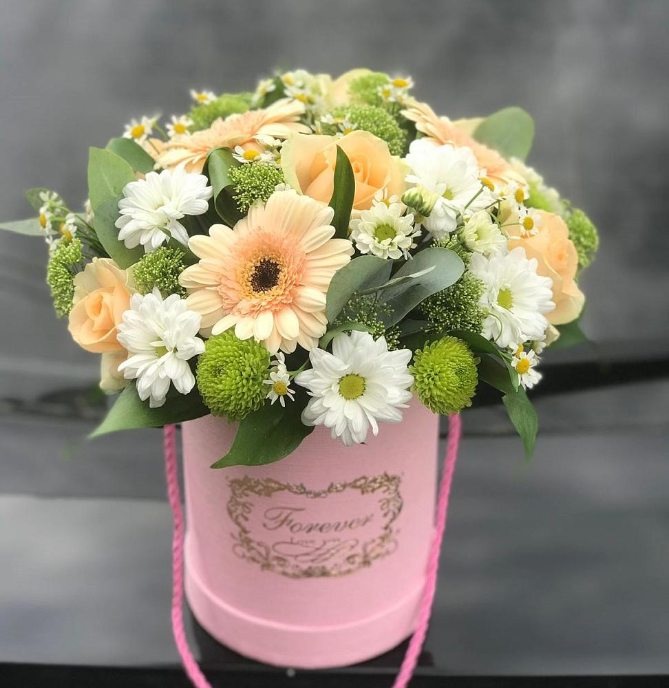 Цветочная композиция из Розы, Герберы и Хризантемы в шляпной коробке в Анциферово